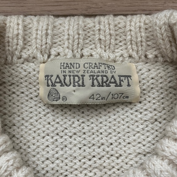 Vintage Kauri Kraft hand knit wool sweater featuring sheep in a pasture - Picture 2 of 12